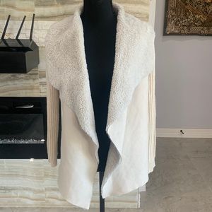 Madison‎ & Lola Cream Sweater Size M (890)